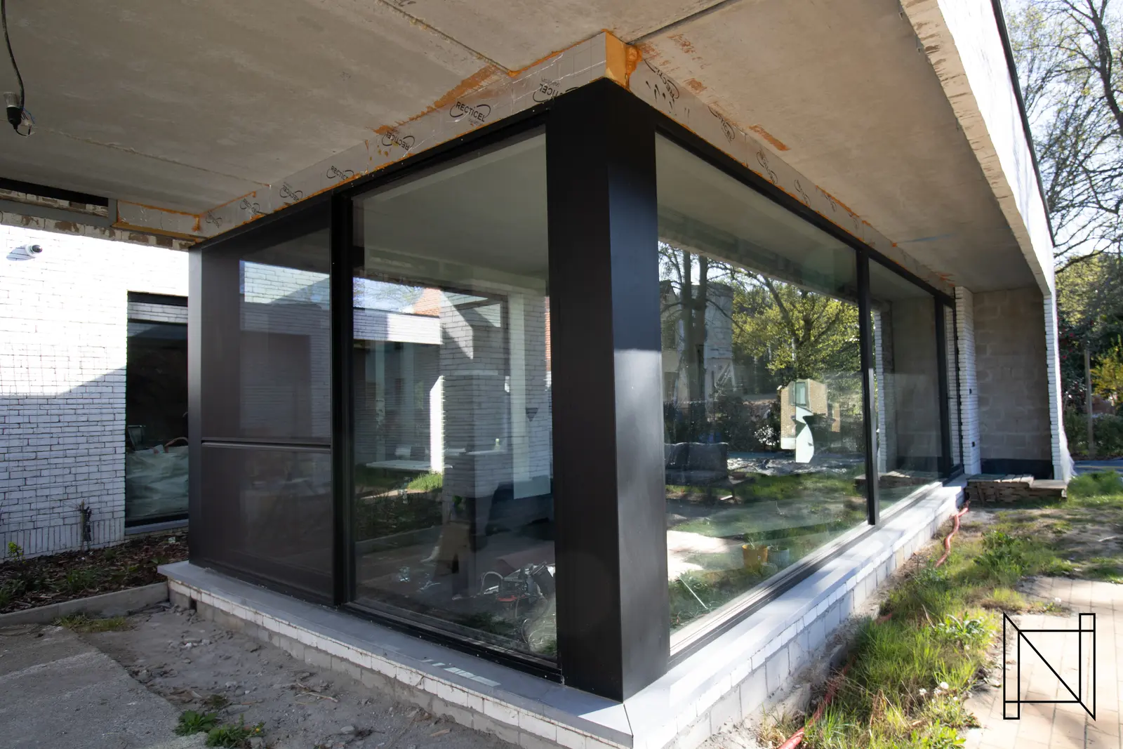 Detail van profiel en aansluiting bij Aluminium ramen in Beringen