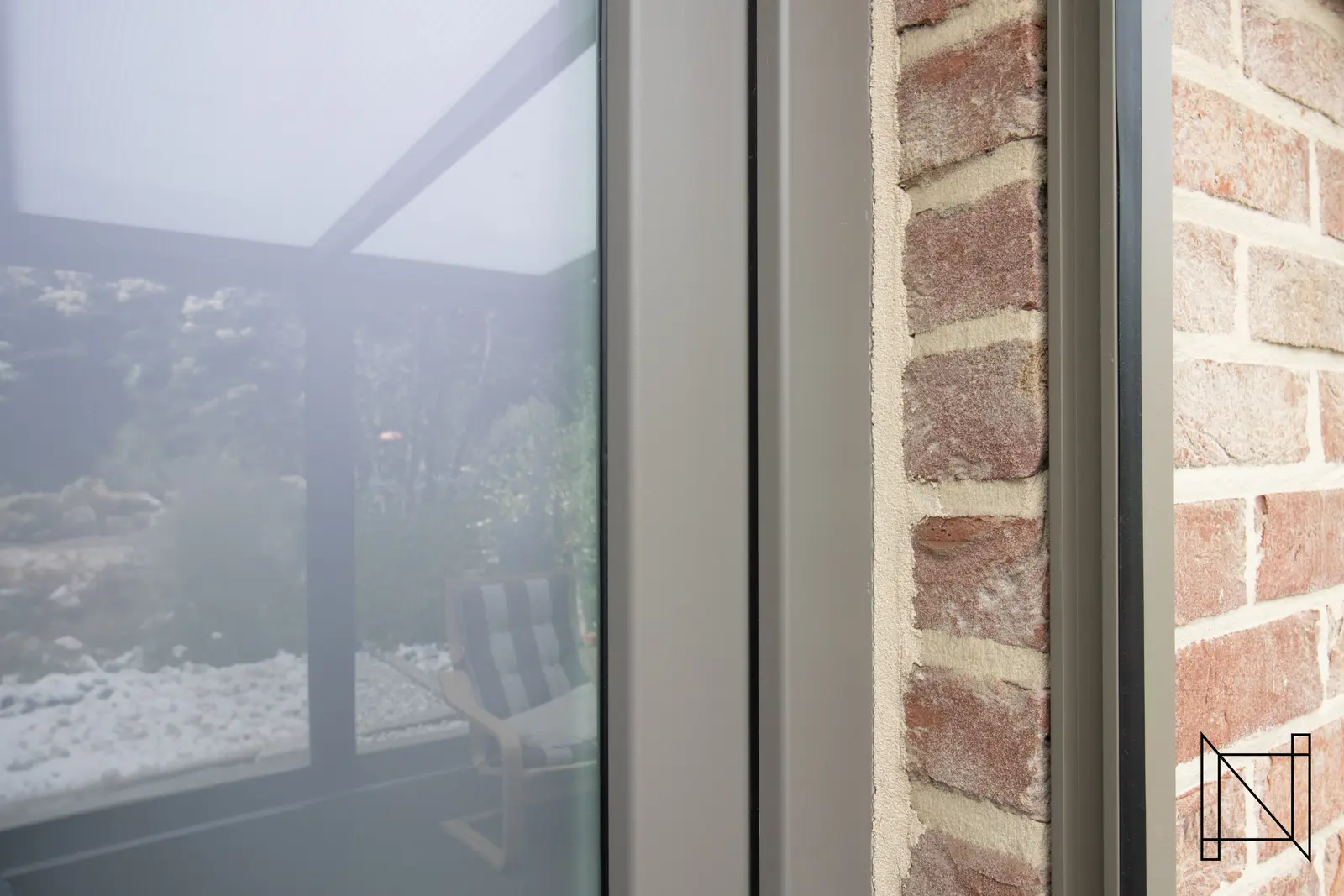 Detail van de afwerking bij PVC ramen in Diest