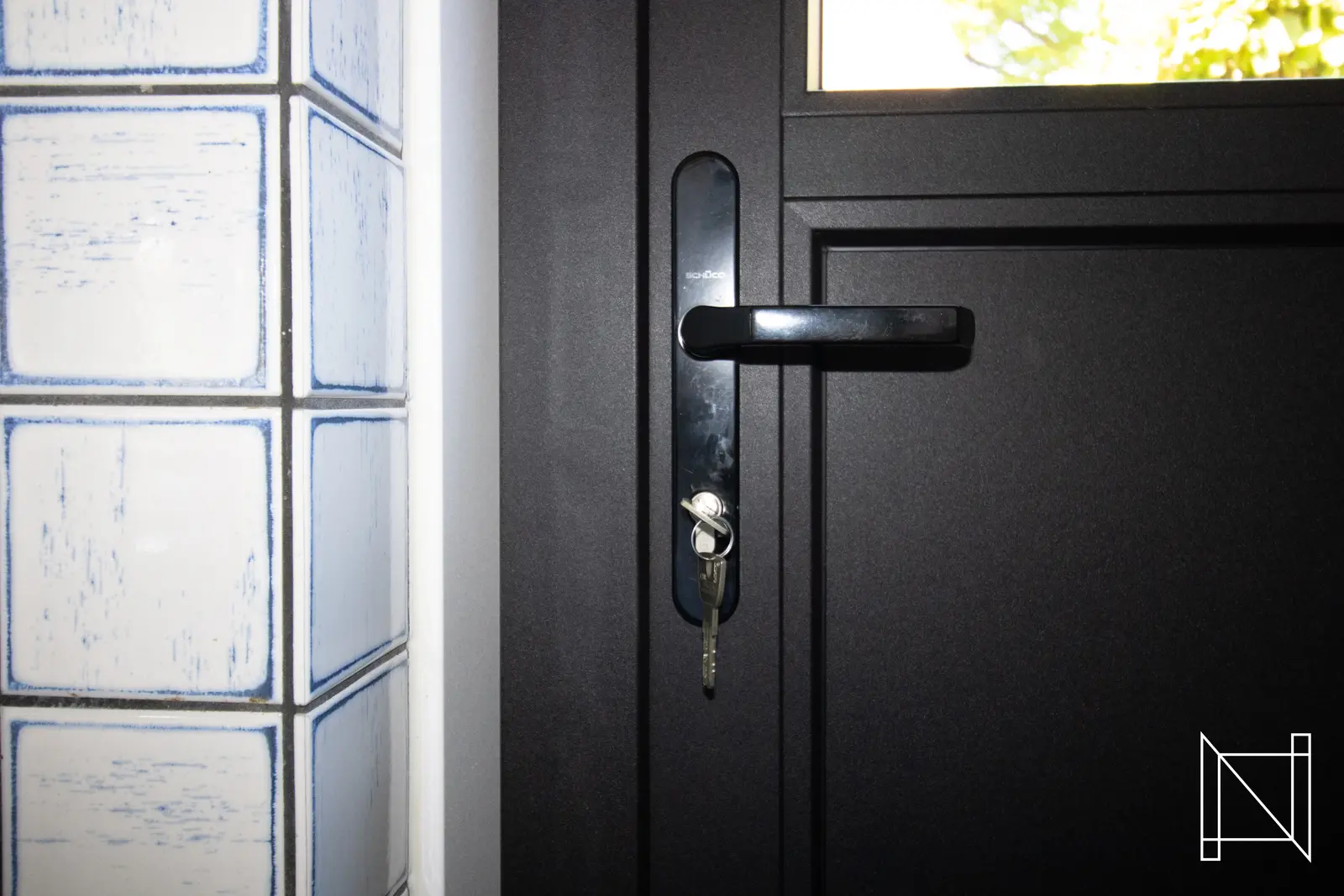 Detail van de afwerking bij Nieuwbouw met schuiframen in Genk